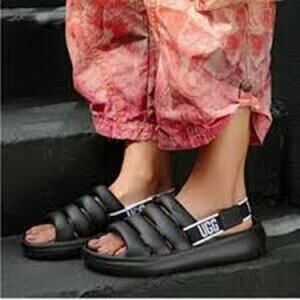 Ugg sport yeah sliders in black comfort slip on sandals youth size 1.5